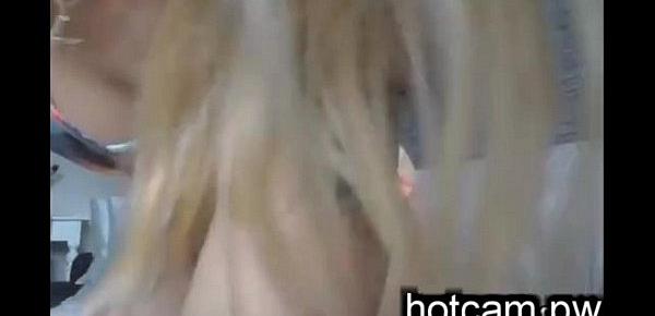  Rubia en su cuarto solita y caliente - HotCam.pw